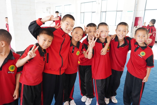 嵩山少林武术学校封闭式管理制度能请假外出吗？